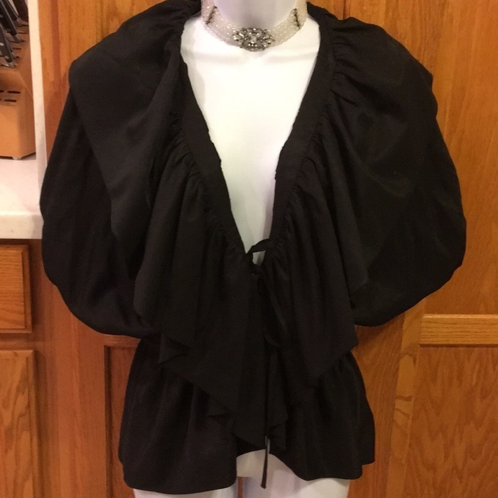 Like New Simply Vera Wang Dressy Black Cape Wrap Jacket Size M Ruffle Collar EUC